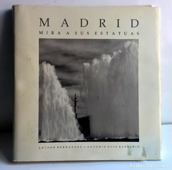 Gebrauchte B&uuml;cher: MADRID MIRA SUS ESTATUAS. Antx&oacute;n Hern&aacute;ndez y Antonio Ruiz Barbar&iacute;n