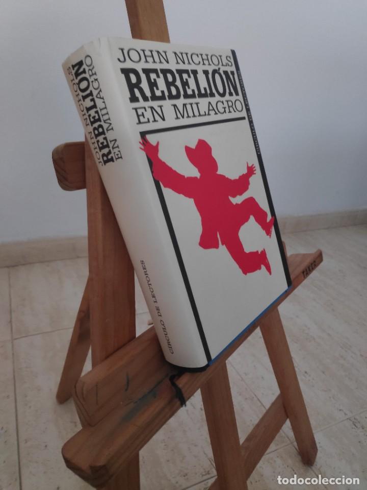 Libros de segunda mano: Rebeli&oacute;n en milagro, John Nichols, Circulo de Lectores - Foto 2