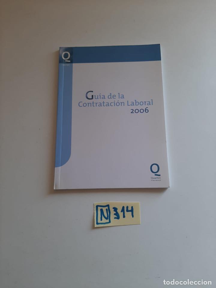 Libros de segunda mano: Gu&iacute;a de la contrataci&oacute;n laboral - Foto 1