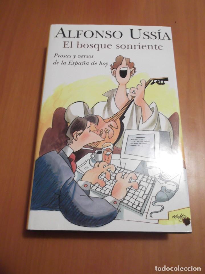 Libros de segunda mano: El bosque sonriente de Alfonso Uss&iacute;a. - Foto 1
