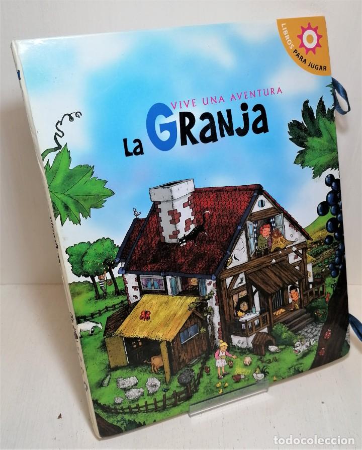 Libros de segunda mano: Libro desplegable La granja. Libros para jugar editorial Santillana - Foto 1