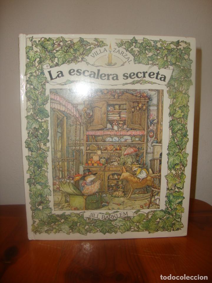 Libros de segunda mano: LA ESCALERA SECRETA. VILLA ZARZAL - JILL BARKLEM - EDICIONES B - Foto 1 - 304200803