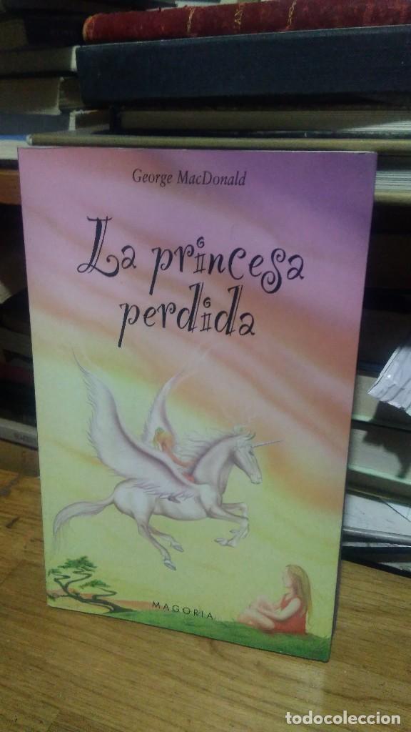 Libros de segunda mano: LA PRINCESA PERDIDA, GEORGE MACDONALD, ED. MAGORIA - Foto 1