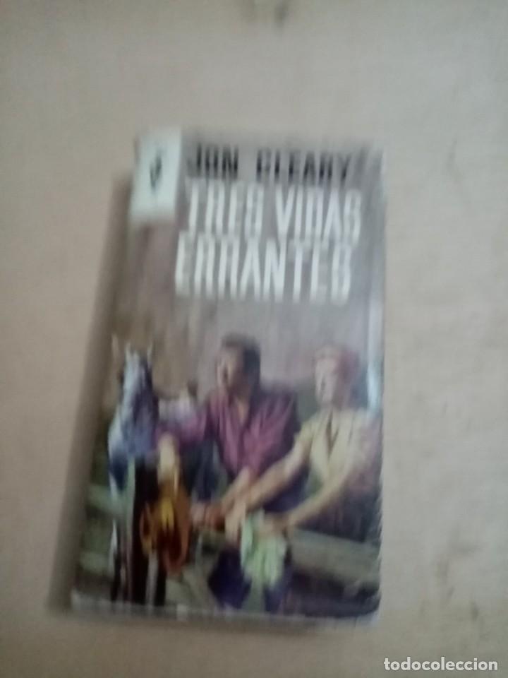 Libros de segunda mano: TRES VIDAS ERRANTES. JON CLEARY. EST28B1 - Foto 1