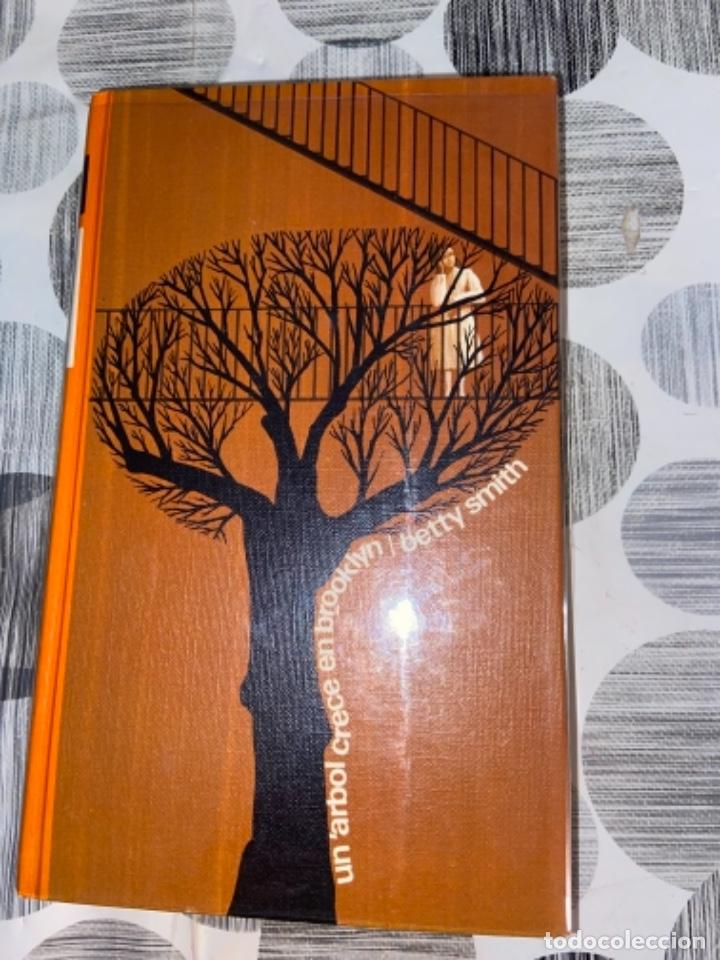 Libros de segunda mano: Un &aacute;rbol crece en Brooklyn. Betty Smith - Foto 1