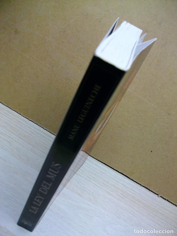 Libros de segunda mano: La ley del mus de MANUEL LEGUINECHE - Foto 2