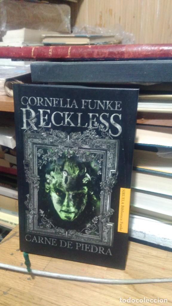 Libros de segunda mano: CORNELIA FUNKE RECKLESS, CARNE DE PIEDRA, ED. SIRUELA - Foto 1