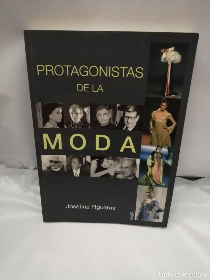 Libros de segunda mano: PROTAGONISTAS DE LA MODA (DEDICATORIA Y FIRMA AUT&Oacute;GRAFA DE AUTORA) PRIMERA EDICI&Oacute;N - Foto 1
