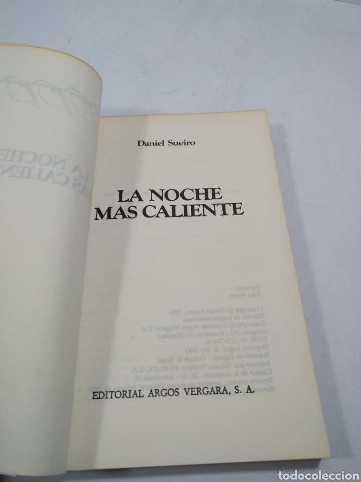 Libros de segunda mano: La noche m&aacute;s caliente. Daniel Sueiro. Argos Vergara. - Foto 3