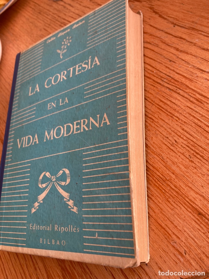 Libros de segunda mano: La cortes&iacute;a de la vida moderna. Celia L&oacute;pez S&aacute;inz - Foto 2