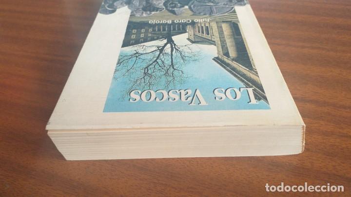 Libros de segunda mano: Los vascos --- Julio Caro Baroja / Istmo - Foto 4