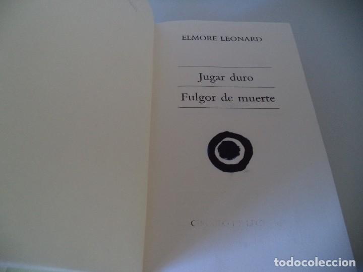 Libros de segunda mano: JUGAR DURO / FULGOR DE MUERTE - LEONARD, Elmore - Foto 3
