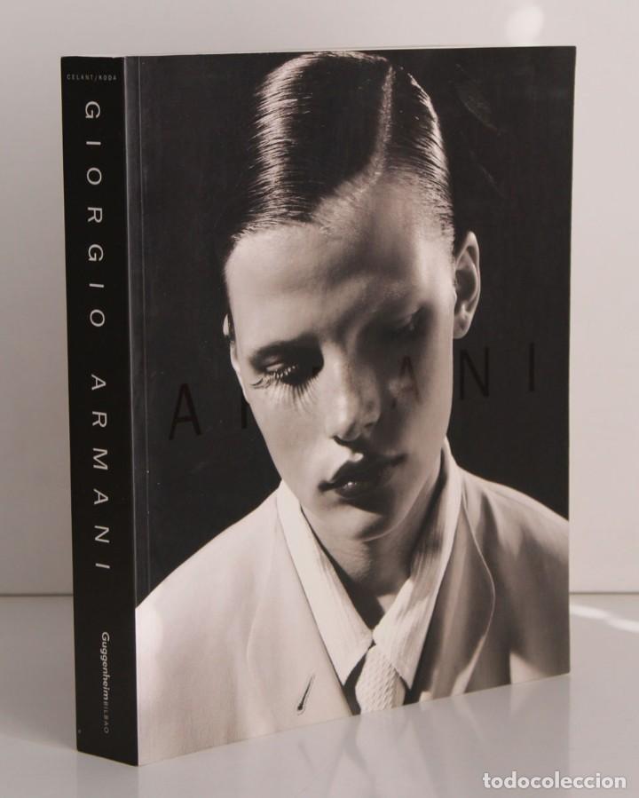 Libros de segunda mano: Giorgio Armani. Cat&aacute;logo exposici&oacute;n Museo Guggenheim. - Foto 2