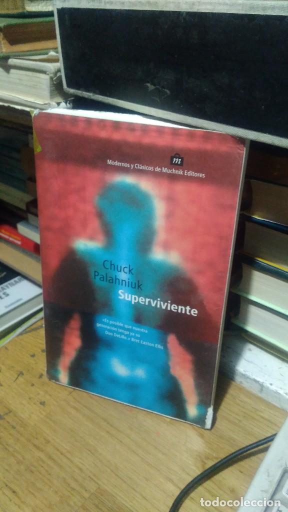 Libros de segunda mano: SUPERVIVIENTES, CHUCK PALAHNIUK, ED. MUCHNIK - Foto 1