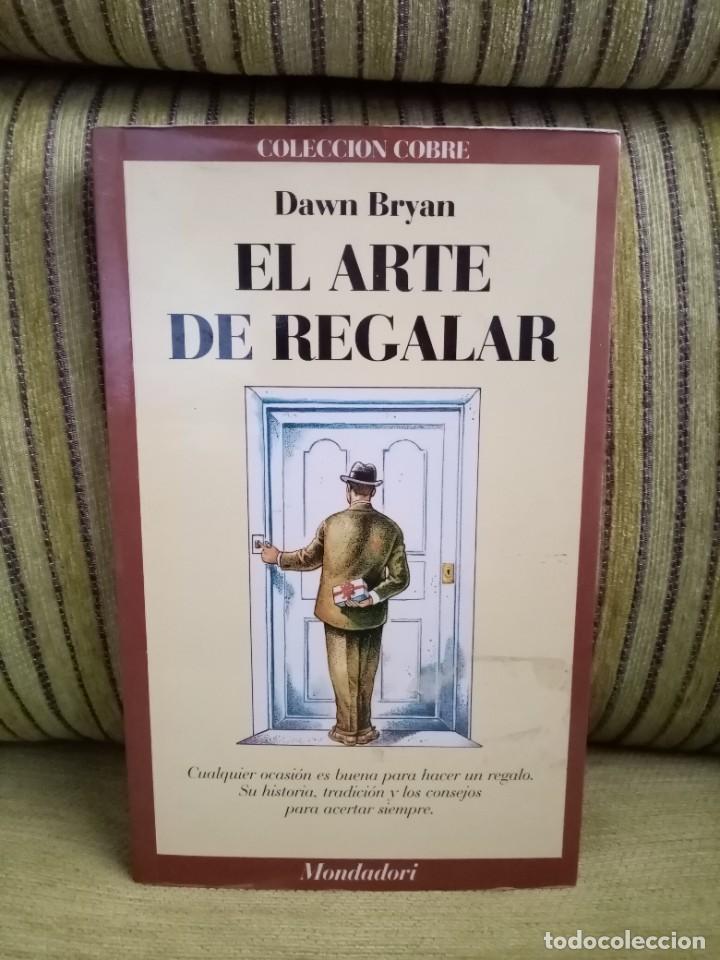 Libros de segunda mano: EL ARTE DE REGALAR - Foto 1