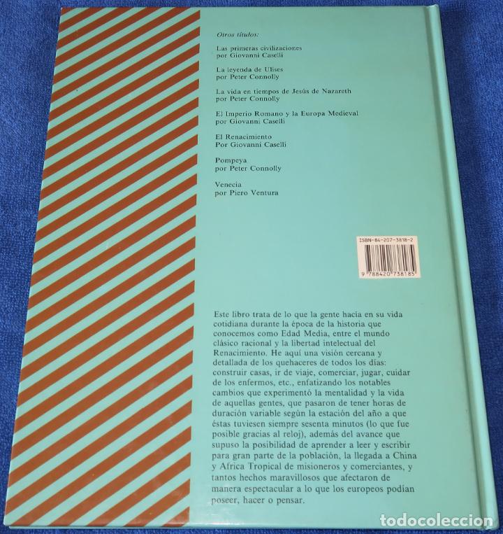 Libros de segunda mano: La Edad Media - La vida en el pasado - Giovanni Caselli - ANAYA (1990) - Foto 7