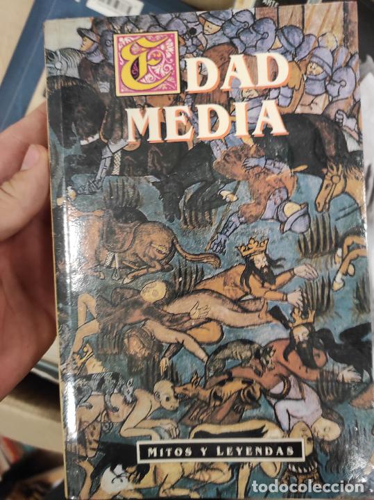 Libros de segunda mano: Edad Media. Mitos y Leyendas - H.A. Guerber - Foto 1