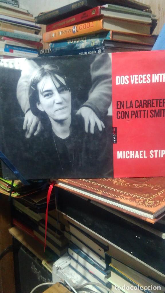 Libros de segunda mano: DOS VECES INTRO, EN LA CARRETERA CON PATTI SMITH, MICHAEL STIPE - Foto 1
