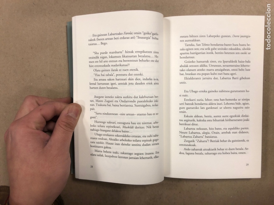 Libros de segunda mano: LABARTZARI AGUR. TXILLARDEGI. ELKAR ARGITALETXEA 2005. EUSKARAZ. - Foto 3