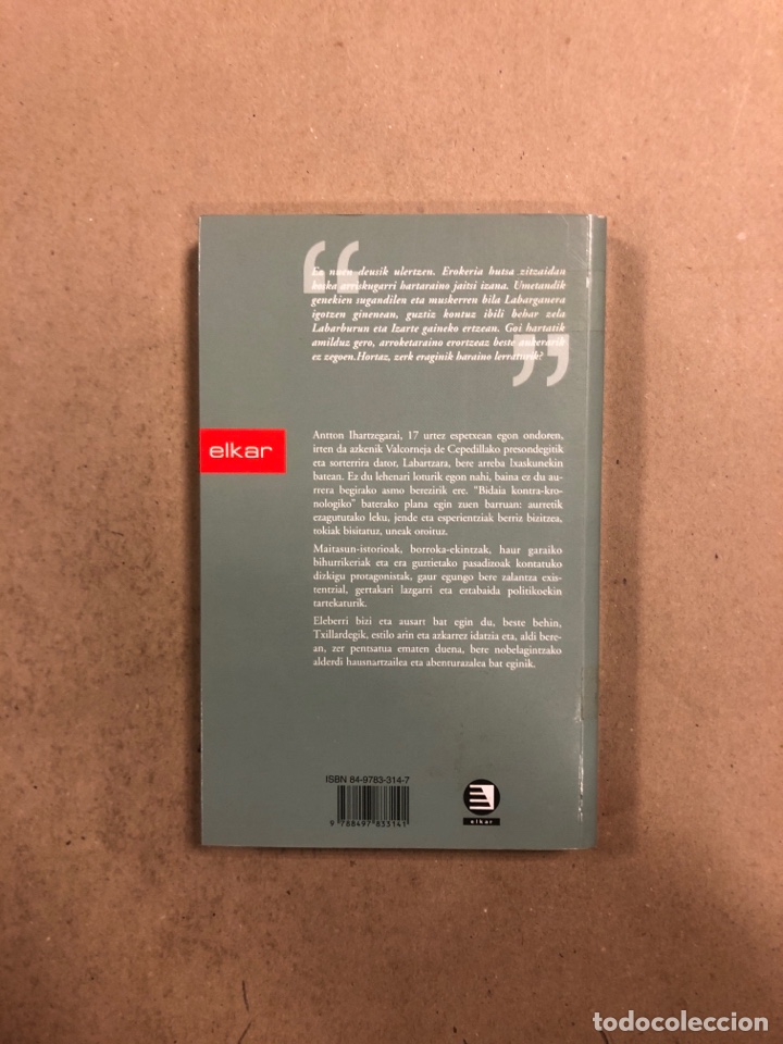 Libros de segunda mano: LABARTZARI AGUR. TXILLARDEGI. ELKAR ARGITALETXEA 2005. EUSKARAZ. - Foto 5