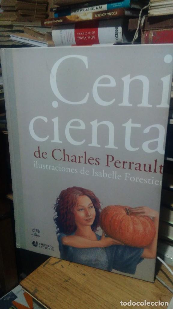 Libros de segunda mano: CENICIENTA DE CHARLES PERRAULT, AURA ED. CIRCULO DE LECTORES - Foto 1