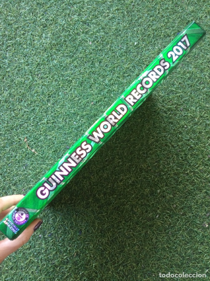 Libros de segunda mano: Guinness World records 2017 Libro Guinness - Foto 3