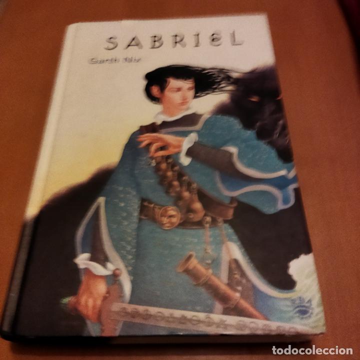 Libros de segunda mano: Sabriel - Foto 1
