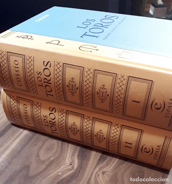 Libros de segunda mano: Coss&iacute;o LOS TOROS - 2 TOMOS - Foto 2