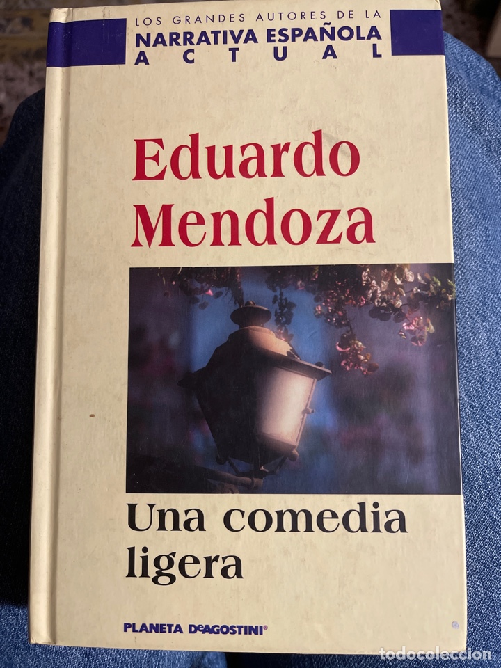 Libros de segunda mano: Una comedia ligera. Eduardo Mendoza - Foto 1