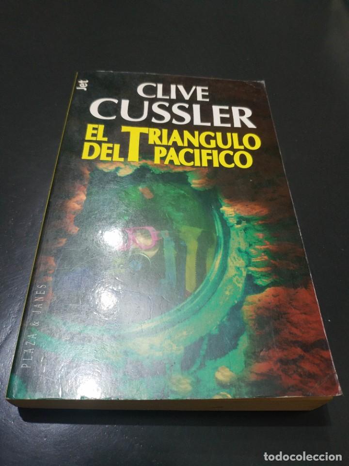 Libros de segunda mano: EL TRIANGULO DEL PACIFICO (CLIVE CUSSLER) - PLAZA Y JANES - Foto 1