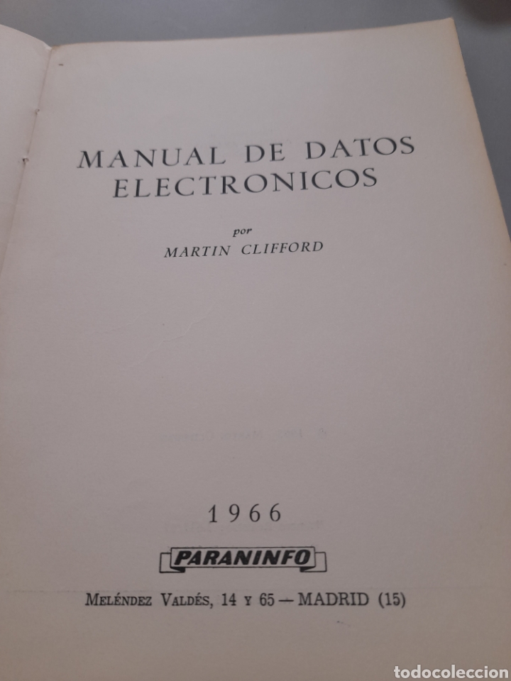Libros de segunda mano: Manual de datos electr&oacute;nicos, libro de Mart&iacute;n Clifford de 1966, Paraninfo - Foto 2