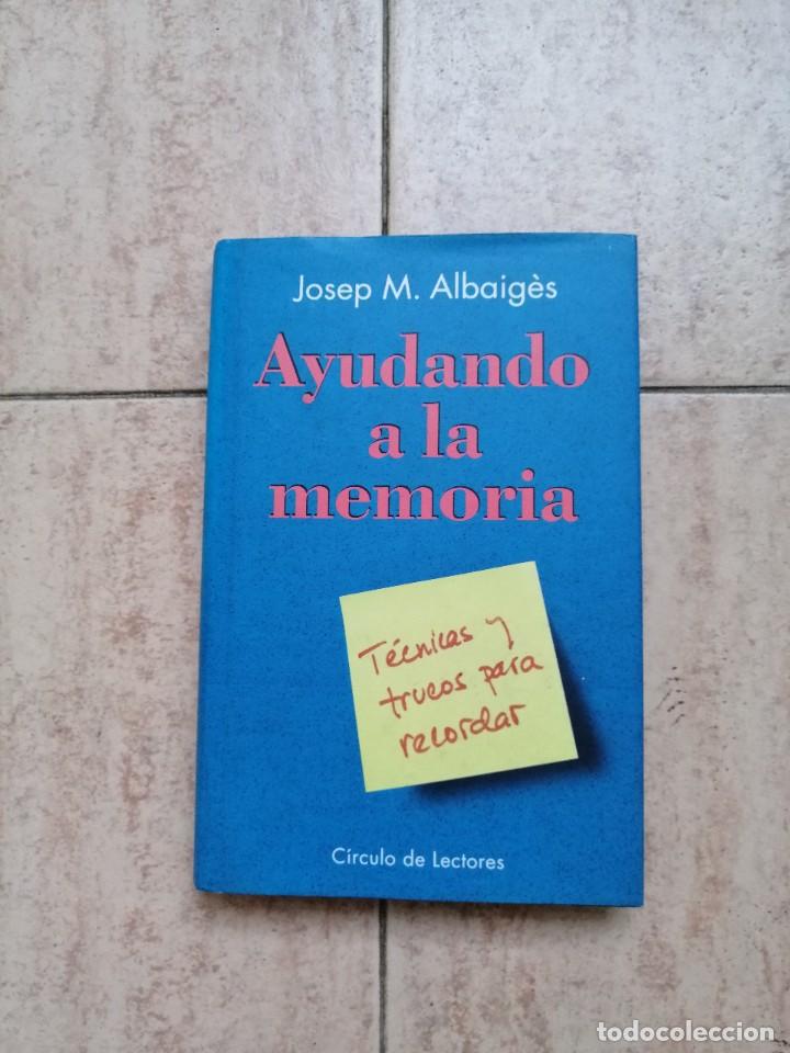 Libros de segunda mano: Ayudando a la memoria. Josep M. Albaiges. Libro - Foto 1