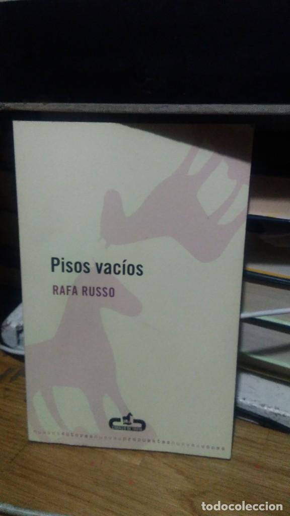 Libros de segunda mano: PISOS VAC&Iacute;OS, RAFA RUSSO, ED. CABALLO DE TROYA - Foto 1