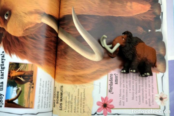 Libros de segunda mano: Ice Age. La gu&iacute;a total + figura mamut Manny - Foto 3