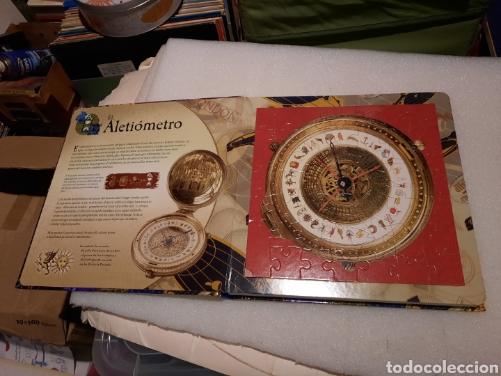 Libros de segunda mano: Libro puzzle La Br&uacute;jula Dorada - Foto 2