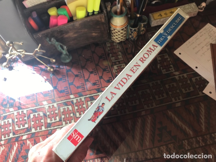 Libros de segunda mano: La vida en Roma. Tira y descubre. SM - Foto 2