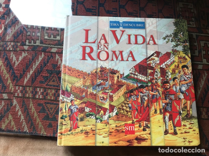Libros de segunda mano: La vida en Roma. Tira y descubre. SM - Foto 1