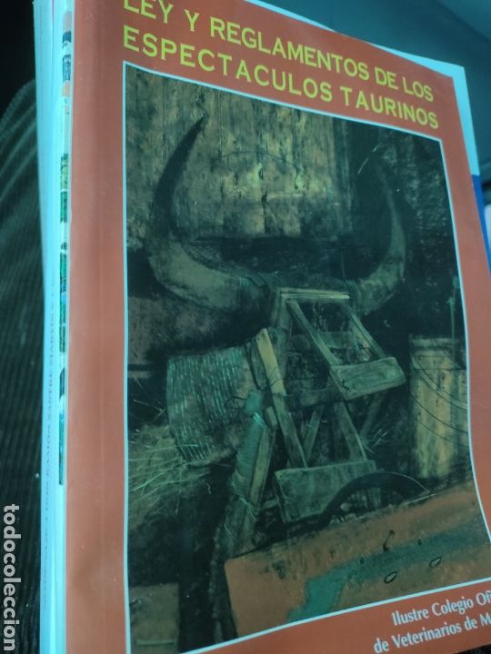 Libros de segunda mano: Ley y reglamentos de los espect&aacute;culos taurinos - Foto 1