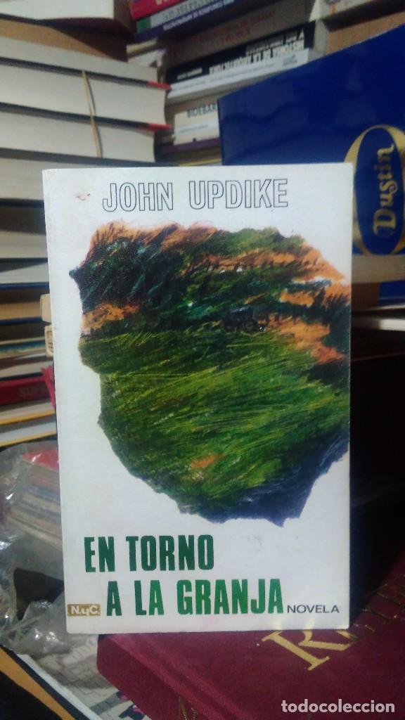 Libros de segunda mano: EN TORNO A LA GRANJA, JOHN UPDIKE, ED. N.Y C. - Foto 1