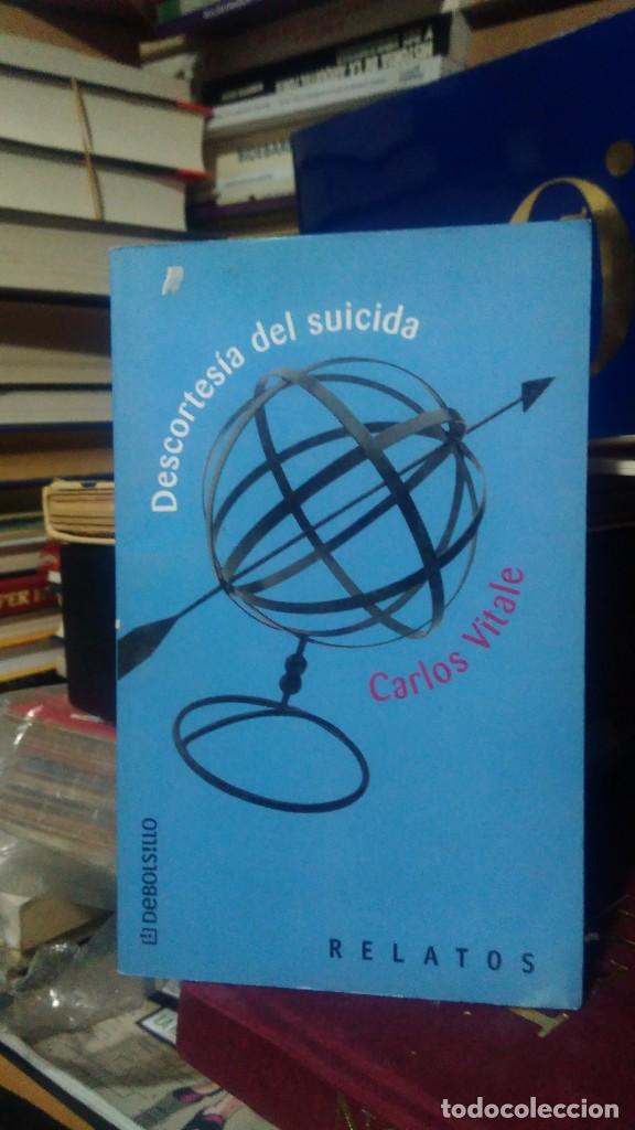 Libros de segunda mano: DESCORTES&Iacute;A DEL SUICIDA, CARLOS VITALE, ED. DEBOLSILLO - Foto 1