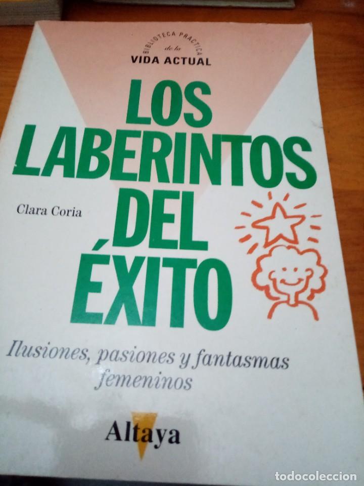 Libros de segunda mano: LOS LABERINTOS DEL EXITO CLARA CORIA. EST31B3 - Foto 1