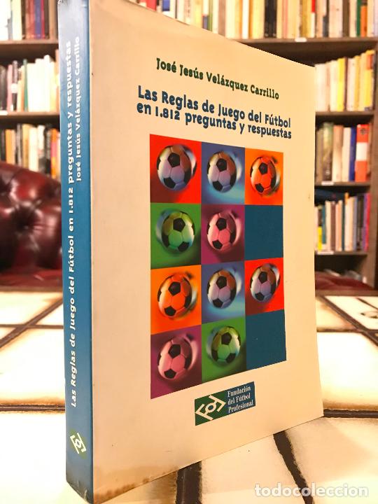 Libros de segunda mano: Las reglas de juego del f&uacute;tbol en 1.812 preguntas y respuestas. Jos&eacute; Jes&uacute;s Vel&aacute;zquez Carrillo.
