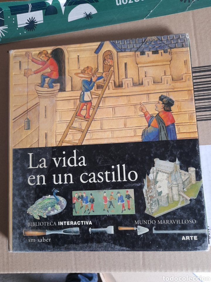 Libros de segunda mano: La vida en un castillo de SM saber - Foto 1