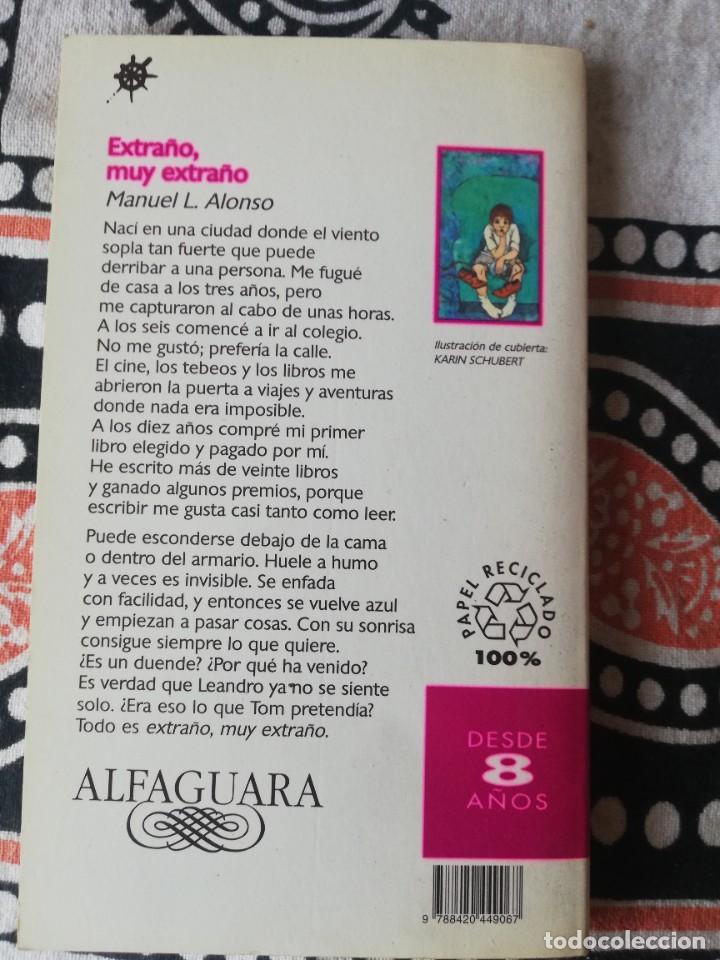Libros de segunda mano: Manuel L. Alonso. Extra&ntilde;o, muy extra&ntilde;o. Alfaguara, 2002 - Foto 2