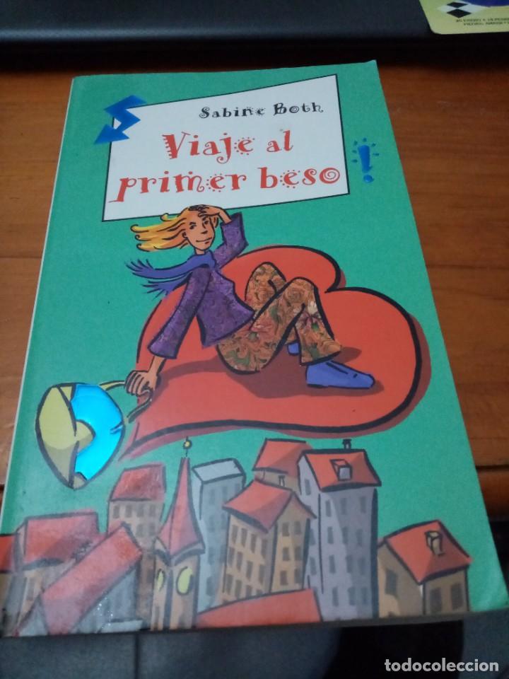 Libros de segunda mano: VIAJE AL PRIMER Beso. EST31B1 - Foto 1