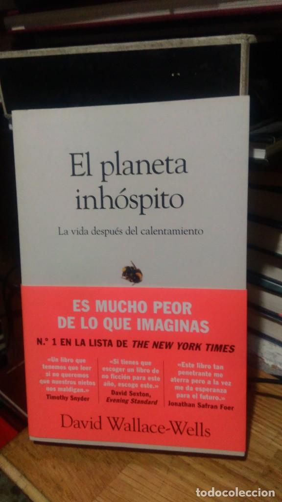 Libros de segunda mano: EL PLANETA INH&Oacute;SPITO, DAVID WALLACE-WELLS, ED. DEBATE - Foto 1