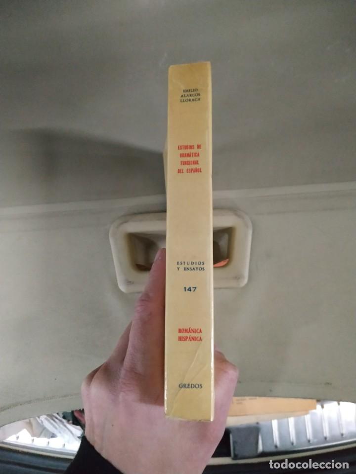Libros de segunda mano: Estudios de Gram&aacute;tica Funcional del Espa&ntilde;ol - Emilio Alarc&oacute;s Llorach. Gredos - Foto 2