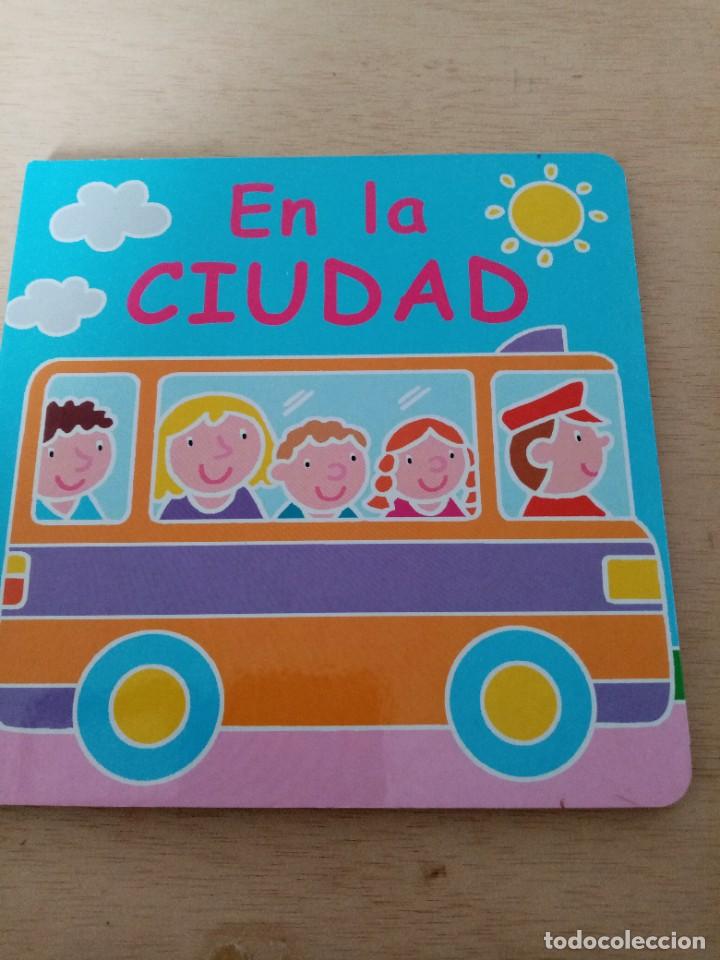 Libros de segunda mano: EN LA CIUDAD. EST28B3 - Foto 1