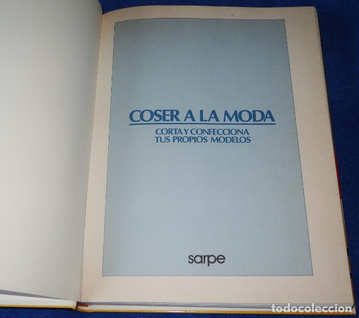 Libros de segunda mano: Cose a la moda - Corta y confecciona tus propios modelos - Sarpe (1988) - Foto 2