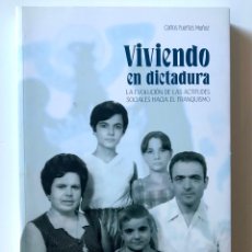 Libros de segunda mano: VIVIENDO EN DICTADURA: LA EVOLUCIÓN DE LAS ACTITUDES SOCIALES HACIA EL FRANQUISMO. CARLOS FUERTES. Lote 400647434